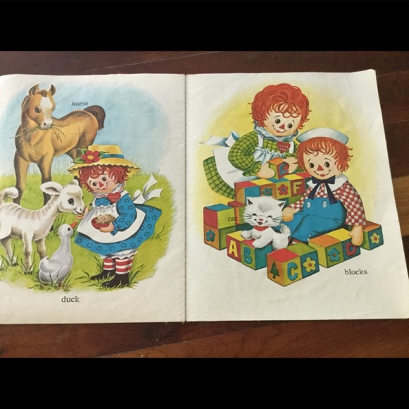 ⚜️ Adorable Raggedy Ann Vintage Cloth Book - Picture 2 of 16